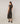 Eng anliegendes langes Kleid