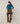 Pullover mit asymmetrischem Ausschnitt aus Merinowolle – Pfauenblau